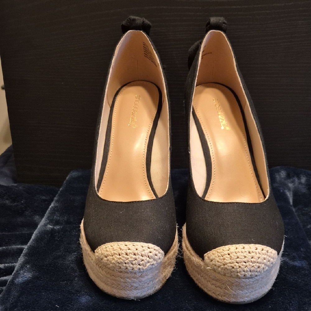 Shoe Dazzle Black and Cream Espadrille Heels